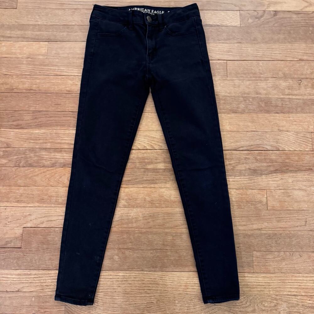 American Eagle women's black skinny jeggings size 2
 b73